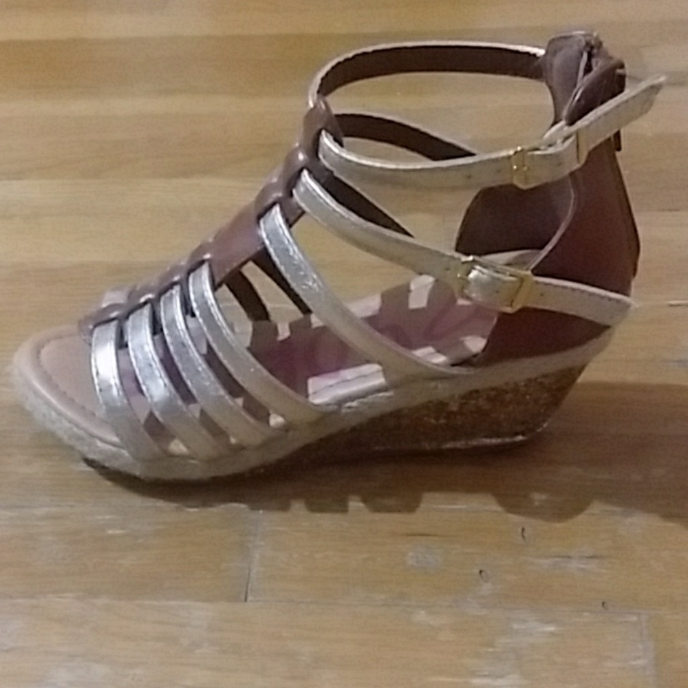 Shoes - Picture 2 of 4
